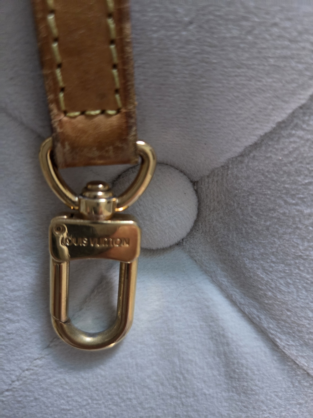 Louis Vuitton Vachetta Tan Leather Adjustable Strap with Gold Hardware - Picture 4 of 4